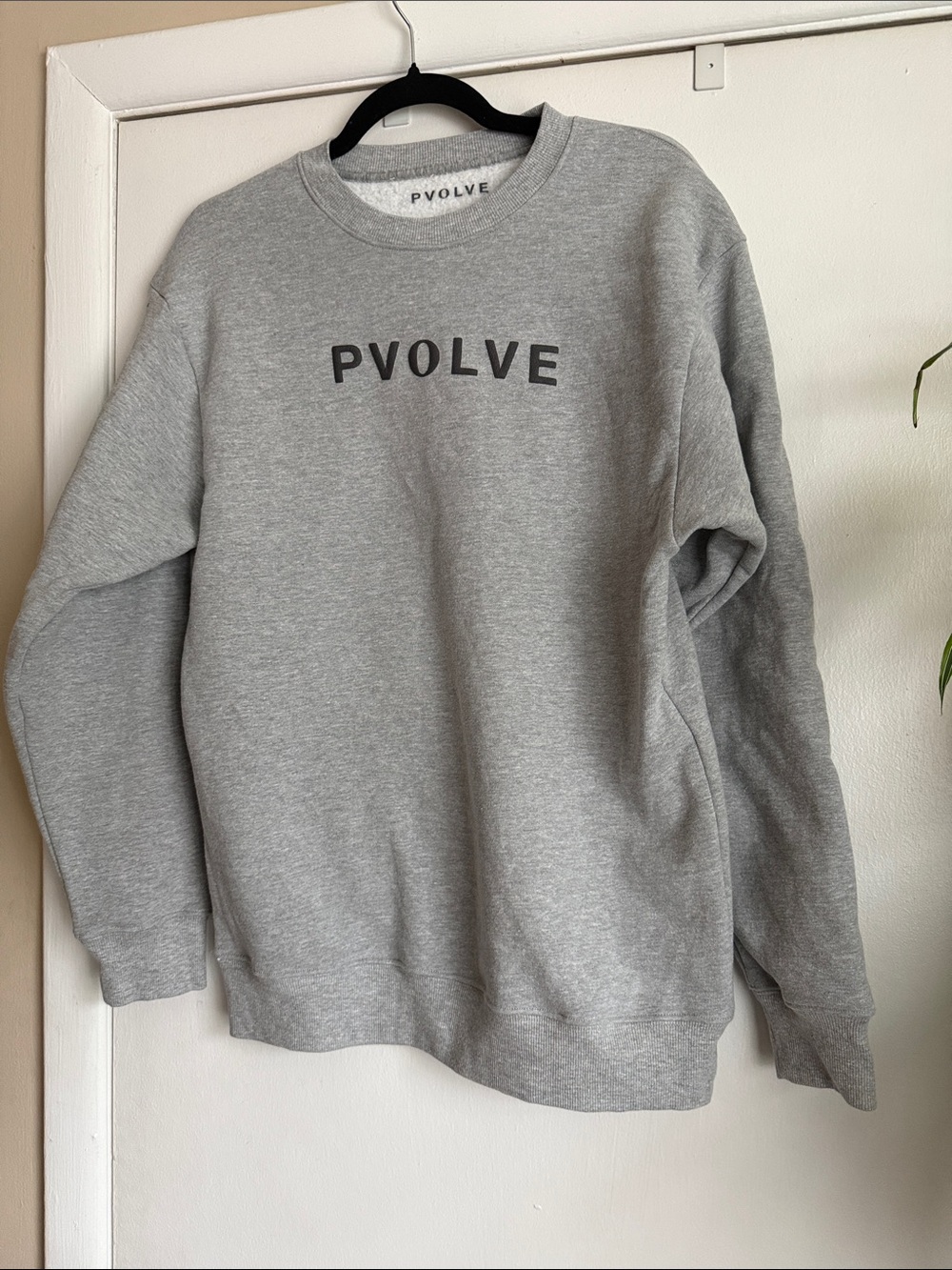 Pvolve Jennifer Aniston  Gray Crewneck Sweatshirt rare